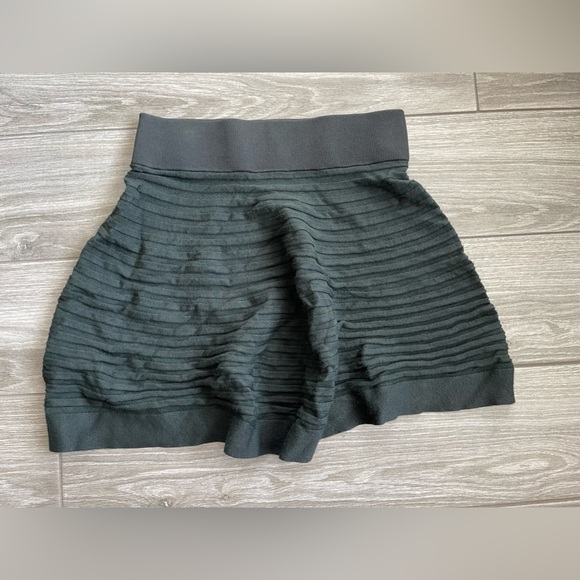 Club Monaco women’s mini skirt deep olive/green and black, size XS••• - Picture 1 of 11